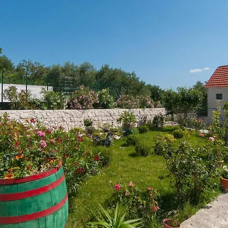Holiday home 10 Bedroom Beautiful In Kucice