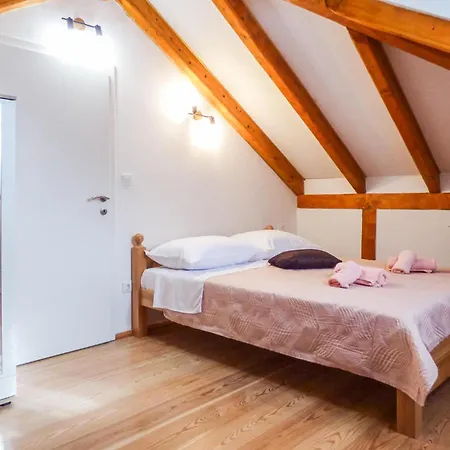 10 Bedroom Beautiful In Holiday home Kucice