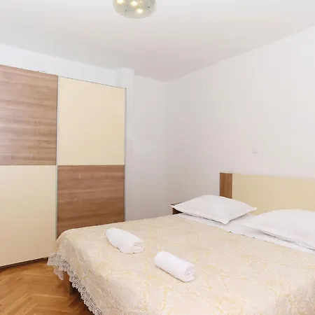 Holiday home 10 Bedroom Beautiful In *