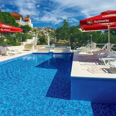 10 Bedroom Beautiful In Hébergement de vacances *