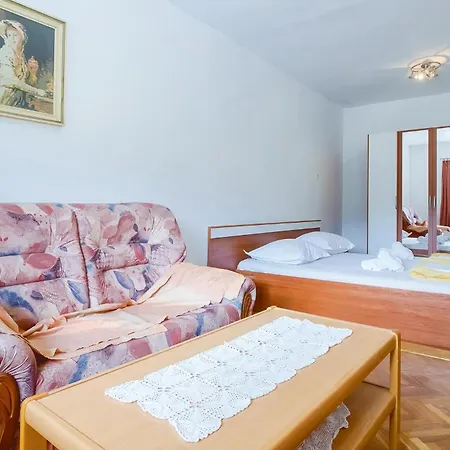 Ferienhaus Stunning In Kučiće